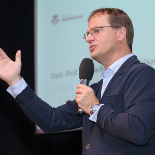 https://www.demenzkongress.com/wp-content/uploads/2018/08/Prof.-Dr.-Markus-Hengstschläger-bei-Demenzkongress-Alpen-Adria-Kärnten--540x540.jpg